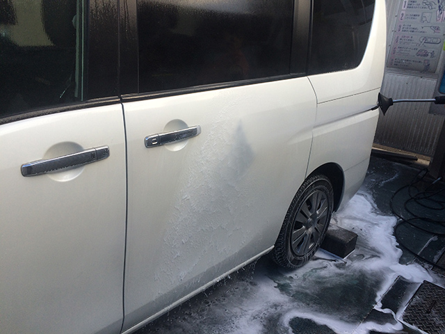 洗車している画像