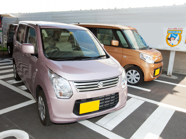 縦列駐車している代車の画像